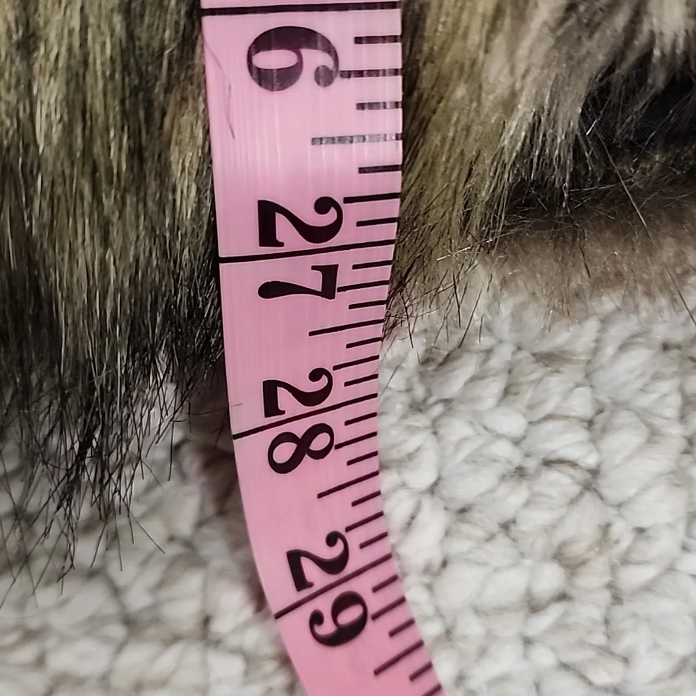 Faux Fur Hooded Vest - Picture 13 of 16